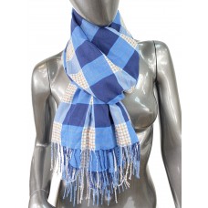 На фото 1 - Лёгкий клетчатый шарф-палантин из хлопка и бамбука, оттенки синего