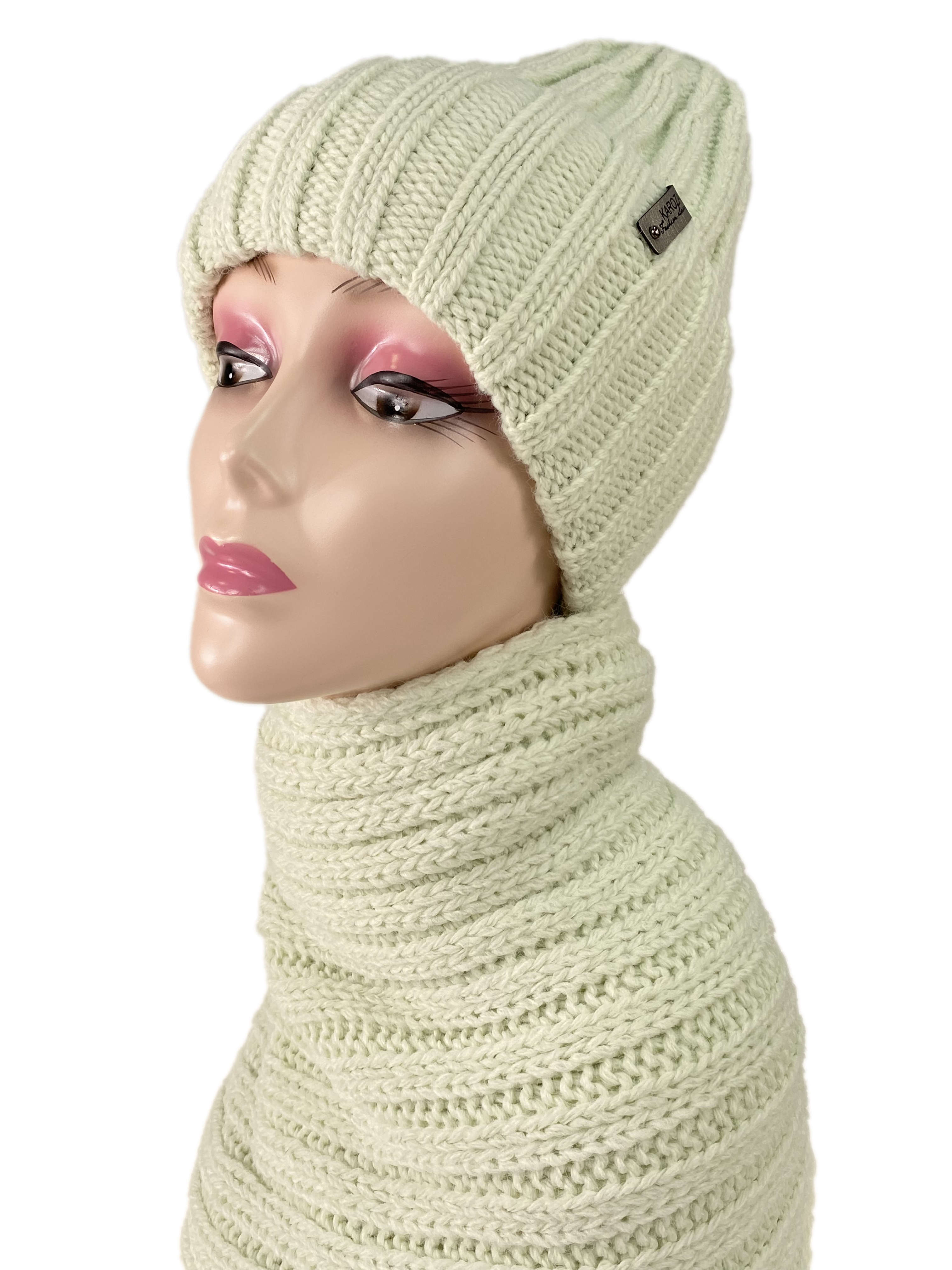 На фото 1 - Комплект шапка женская и шарф,  цвет  светло-зеленый