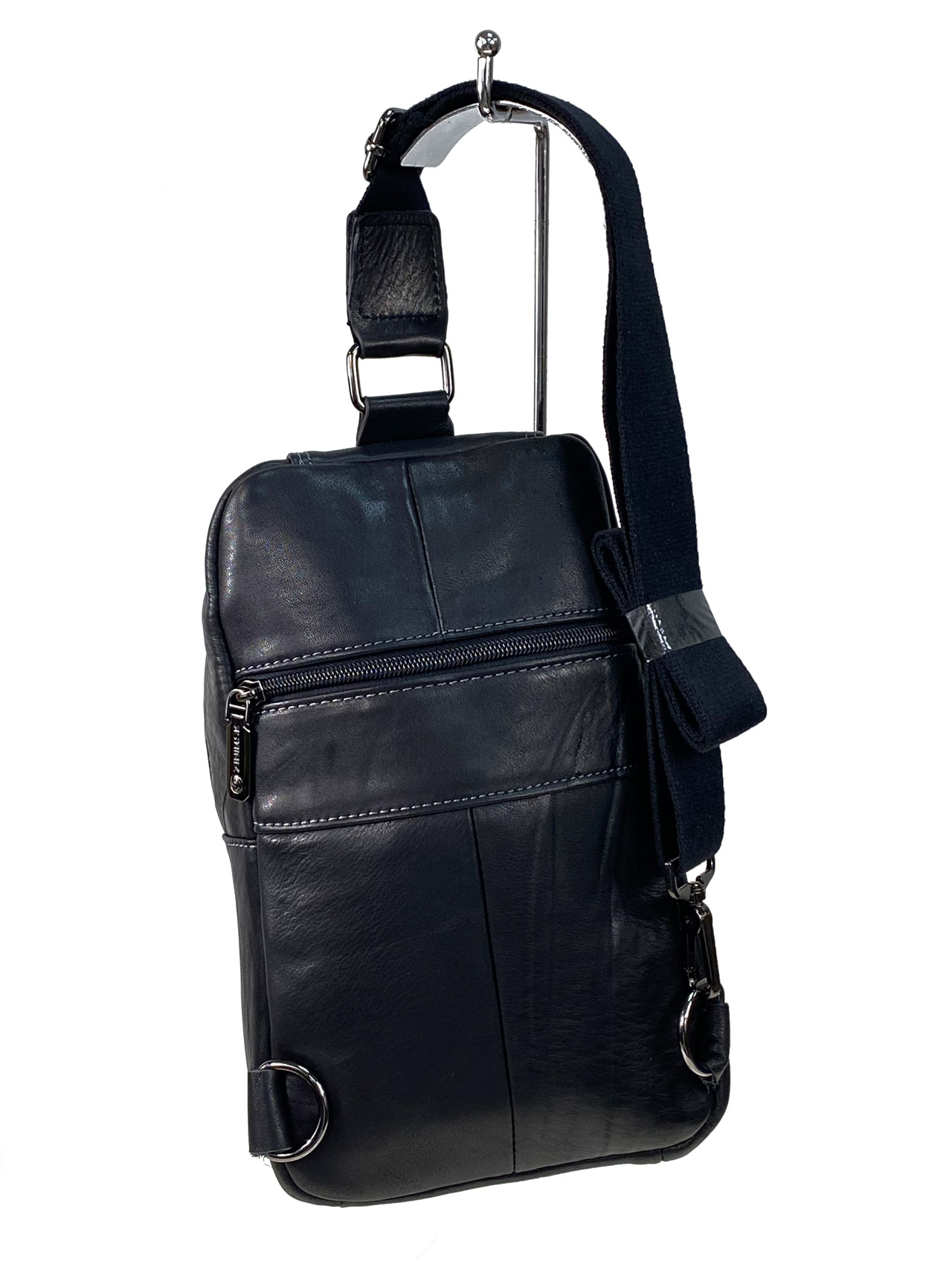 На фото 3 - Мужская сумка слинг из натуральной кожи цвет черный 