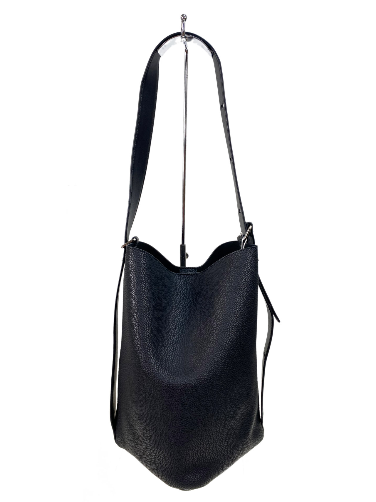 На фото 2 - Женская сумка ведро из натуральной кожи, цвет черный